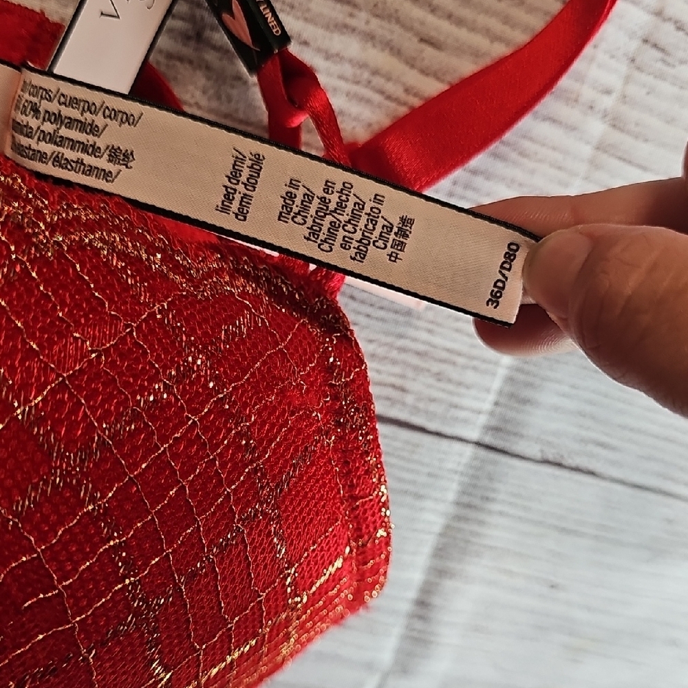 NWT Victoria's Secret 36D Red/Gold Full Coverage Bra with Adjustable Straps - Picture 3 of 9